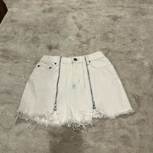 Carmar ladies white denim skirt size 24 zipper accents